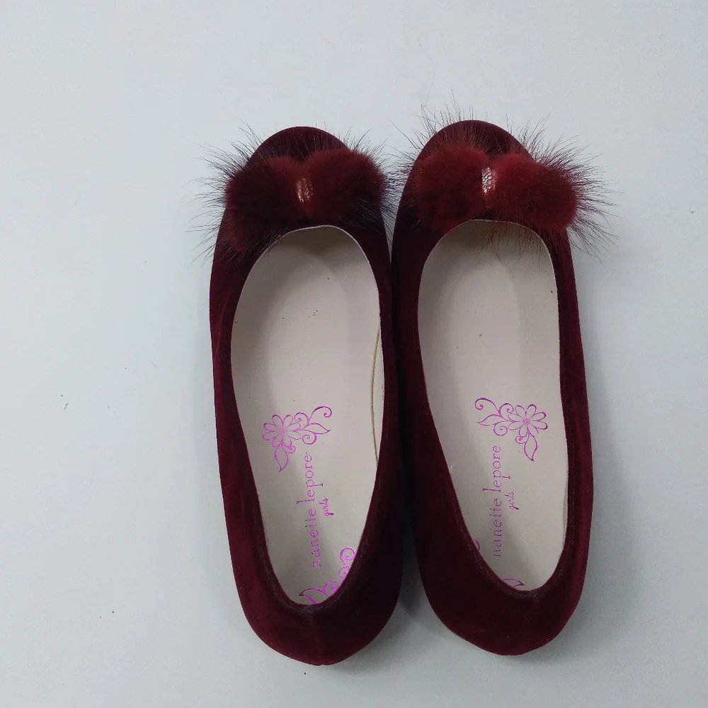 Nanette Le pore burgundy velvet size 4 girl's shoe